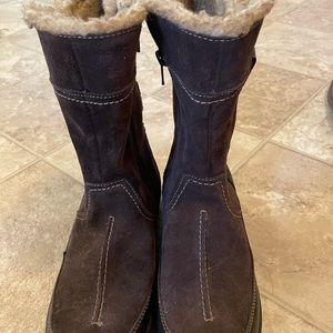 Clark’s mid calf women’s suede boots size 7